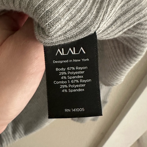 Never worn Alala Rise Quarter Zip Sweater - Picture 9 of 9